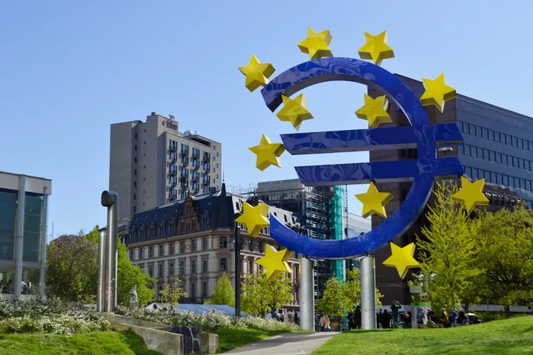 ECB 10. septembra likme: vai kredītu slogs Latvijā mazināsies?