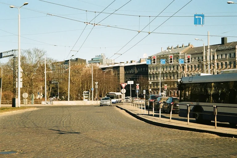 Gatavošanās 1. septembrim Rīgā: satiksmes un drošības izmaiņas