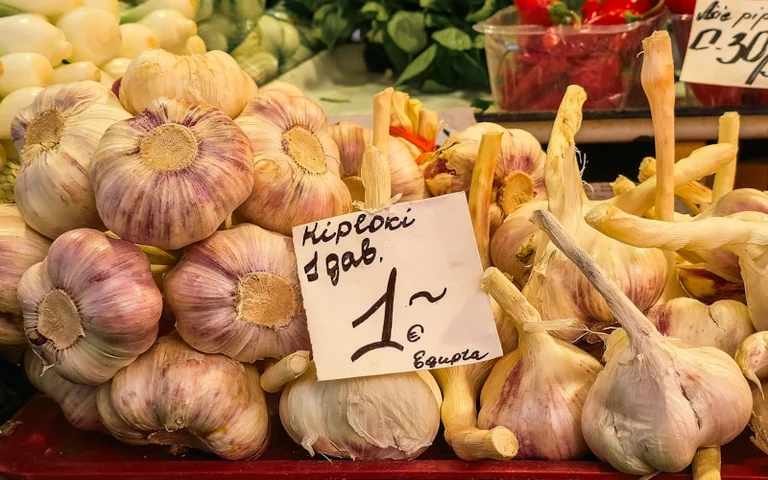 Latvijas inflācija zem 3% decembrī: prognoze līdz 30. novembrim