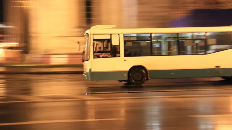 Sapnis par nokavētu autobusu: ko tas var atklāt par ikdienas steigu