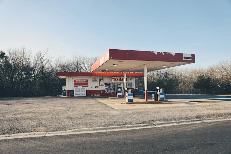 Vai lētāka degviela atmaksājas, ja jābrauc apkārtceļš?